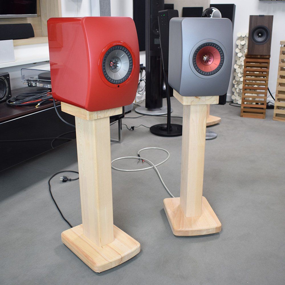 Stand ESSE2 in faggio con diffusori KEF LS50