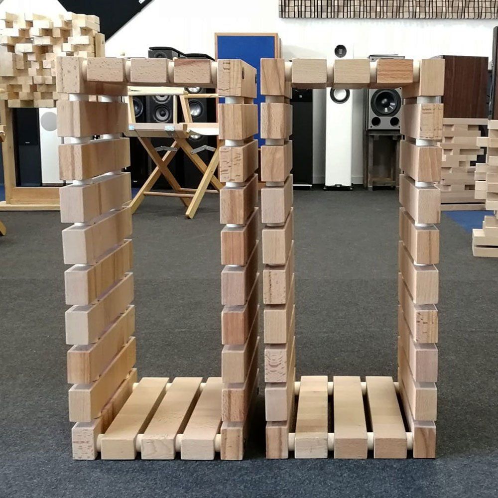Stand Modern Art visti di fronte
