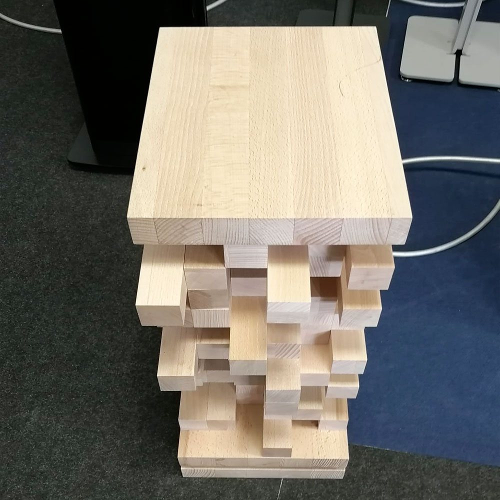 Stand Stile Pannello in Faggio massello visto dall'alto, con i listelli sporgenti sui lati